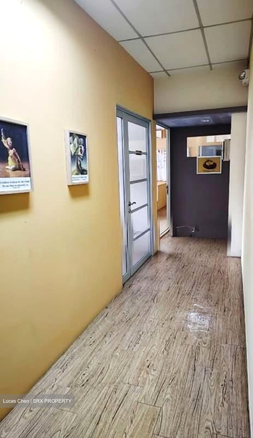 Ang Mo Kio West Area Office (D20), Shop House #561763961